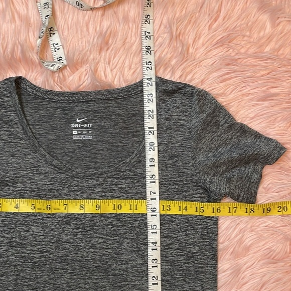 Nike Gray Dir-Fit Scoop‎ Neck Woman’s Shirt Size XS - Picture 6 of 6